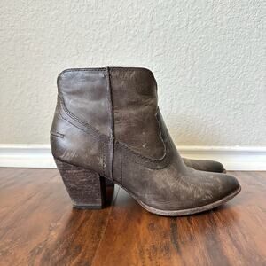 FRYE Renee Seam Short Boots Taupe Leather Pointed Toe Distressed